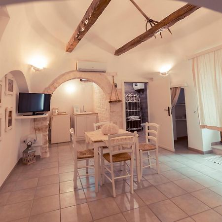 Trulli Antichi Mestieri - Widespread Trulli In The Historic Center Bed & Breakfast Алберобело Екстериор снимка