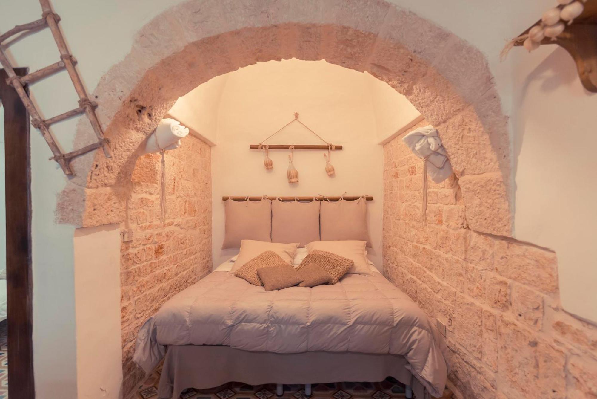 Trulli Antichi Mestieri - Widespread Trulli In The Historic Center Bed & Breakfast Алберобело Екстериор снимка