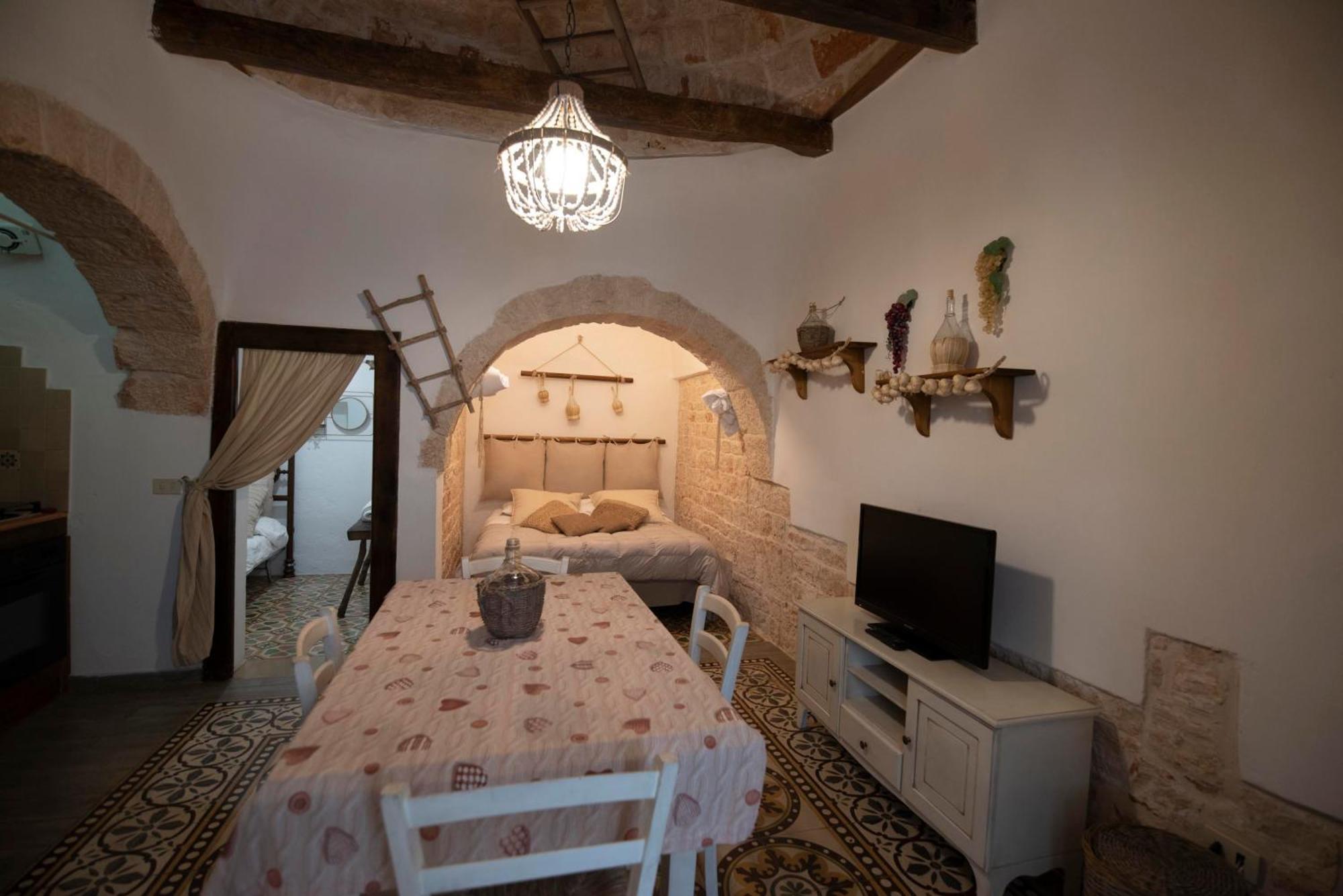 Trulli Antichi Mestieri - Widespread Trulli In The Historic Center Bed & Breakfast Алберобело Екстериор снимка