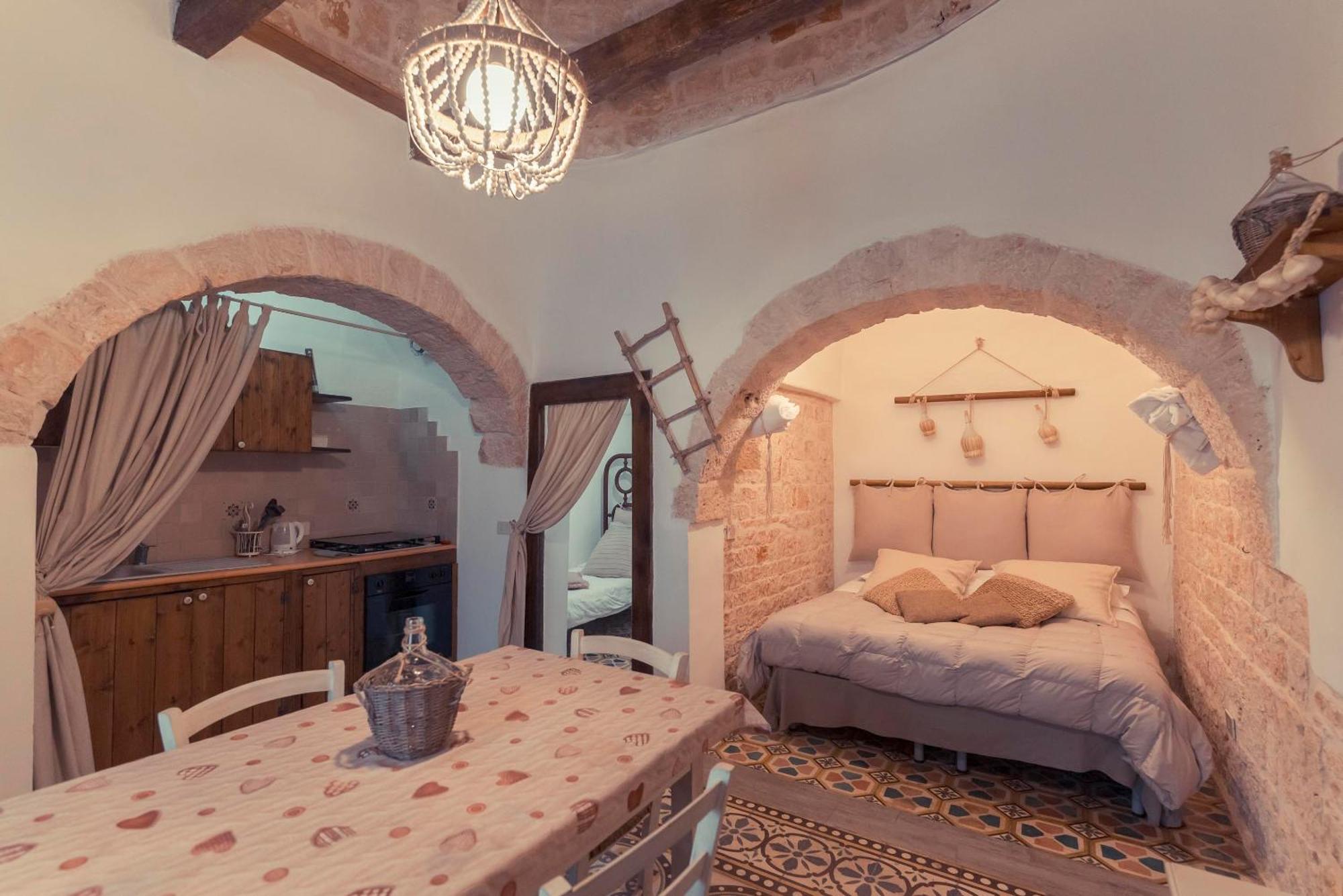 Trulli Antichi Mestieri - Widespread Trulli In The Historic Center Bed & Breakfast Алберобело Екстериор снимка