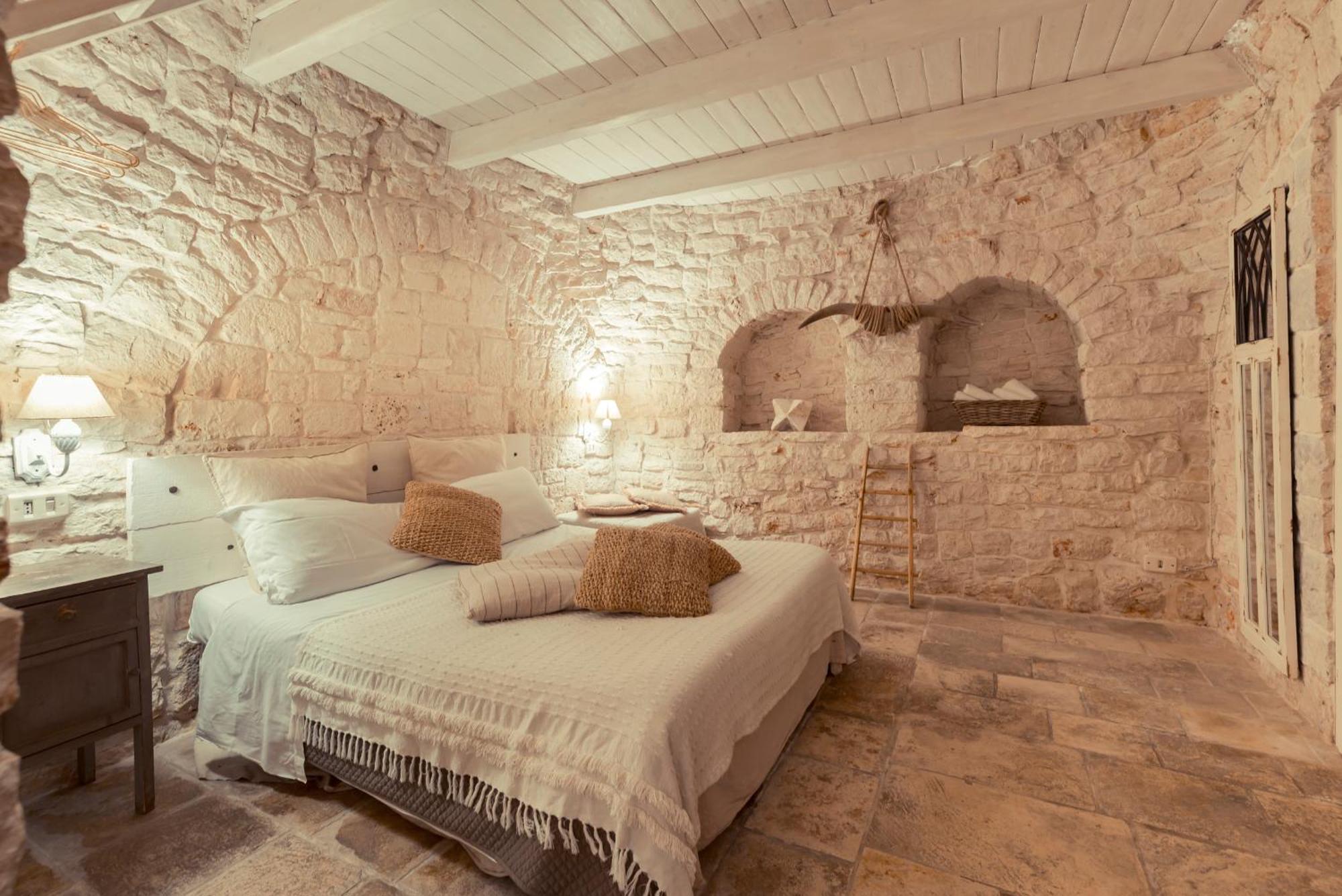 Trulli Antichi Mestieri - Widespread Trulli In The Historic Center Bed & Breakfast Алберобело Екстериор снимка