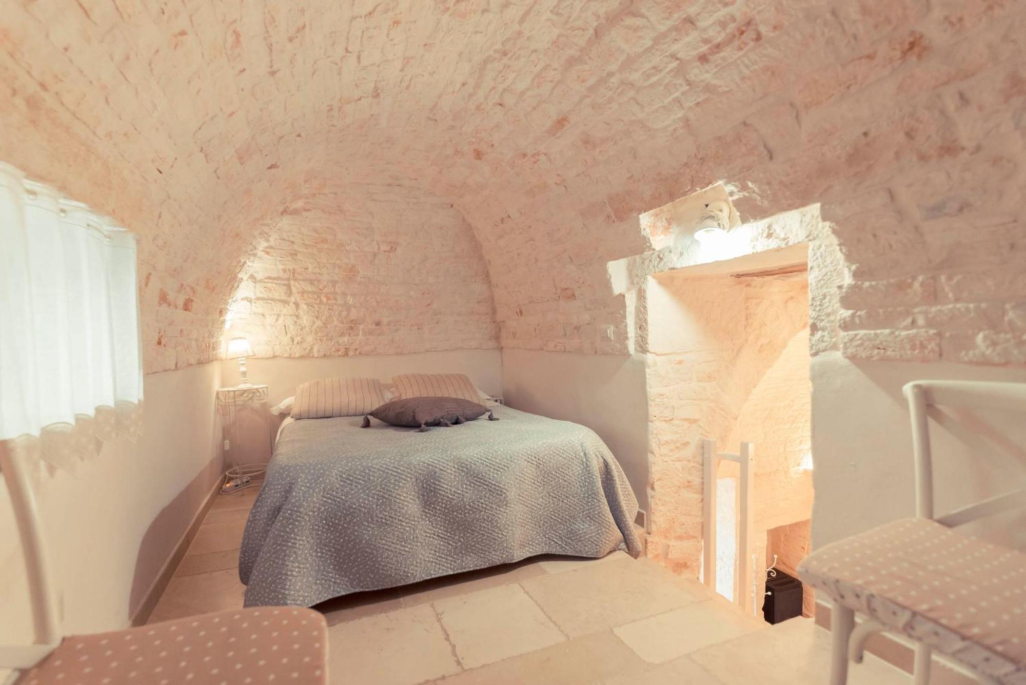 Trulli Antichi Mestieri - Widespread Trulli In The Historic Center Bed & Breakfast Алберобело Екстериор снимка
