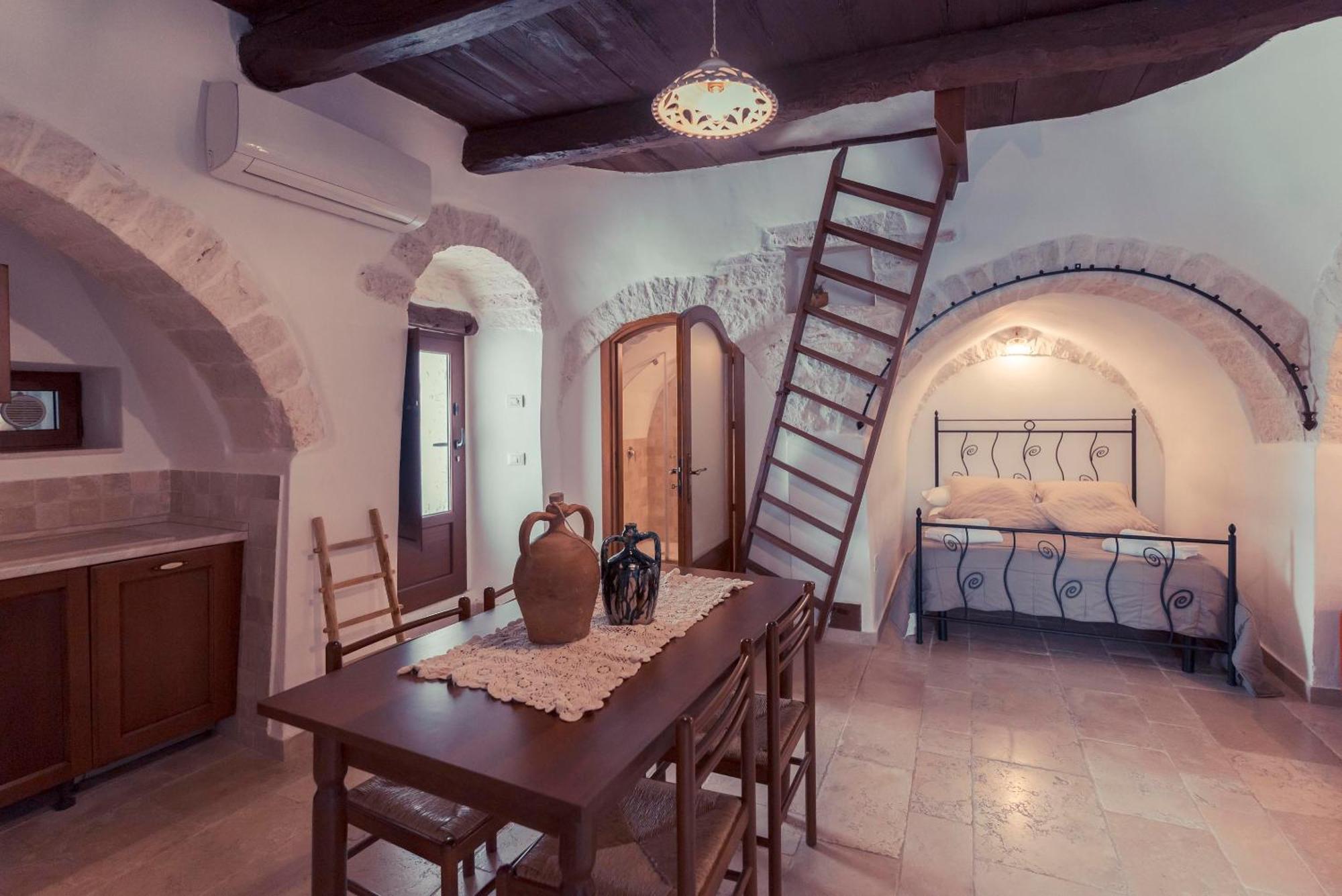 Trulli Antichi Mestieri - Widespread Trulli In The Historic Center Bed & Breakfast Алберобело Екстериор снимка
