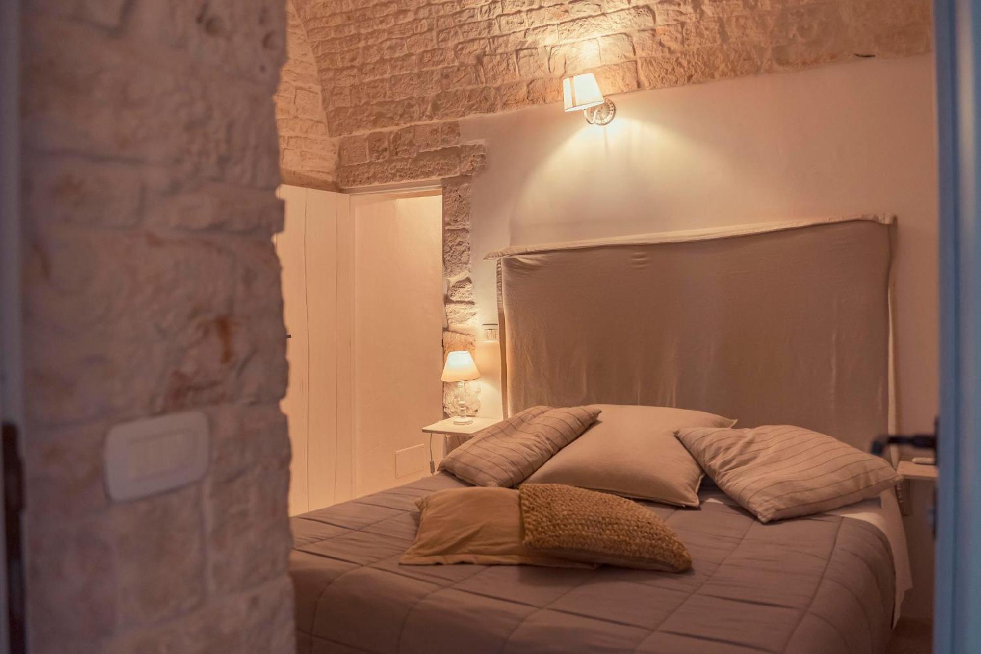 Trulli Antichi Mestieri - Widespread Trulli In The Historic Center Bed & Breakfast Алберобело Екстериор снимка